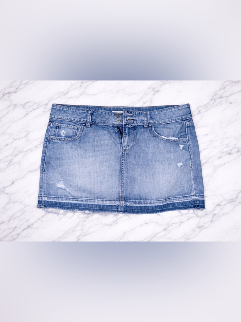 Old Navy Distressed Denim Mini Skirt Women’s 12 Light Wash Frayed Hem Y2K